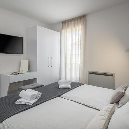 Apartment Nina & Mauro Porec Bagian luar foto