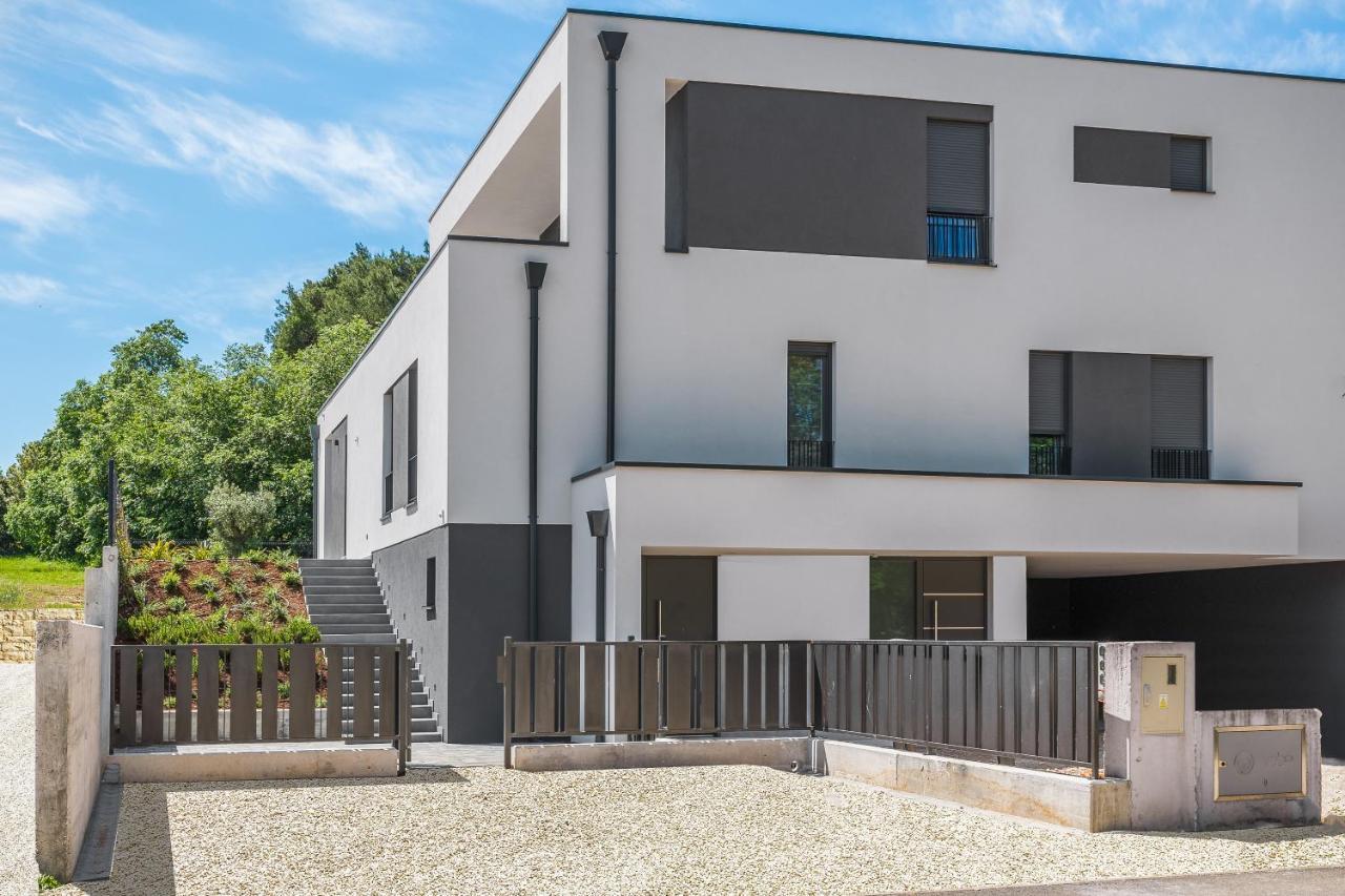Apartment Nina & Mauro Porec Bagian luar foto
