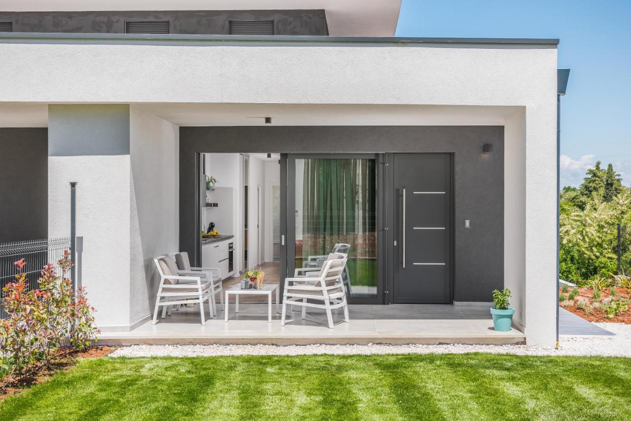 Apartment Nina & Mauro Porec Bagian luar foto