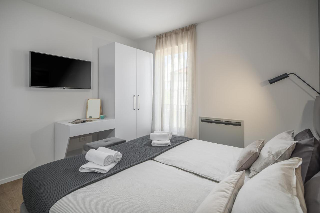 Apartment Nina & Mauro Porec Bagian luar foto