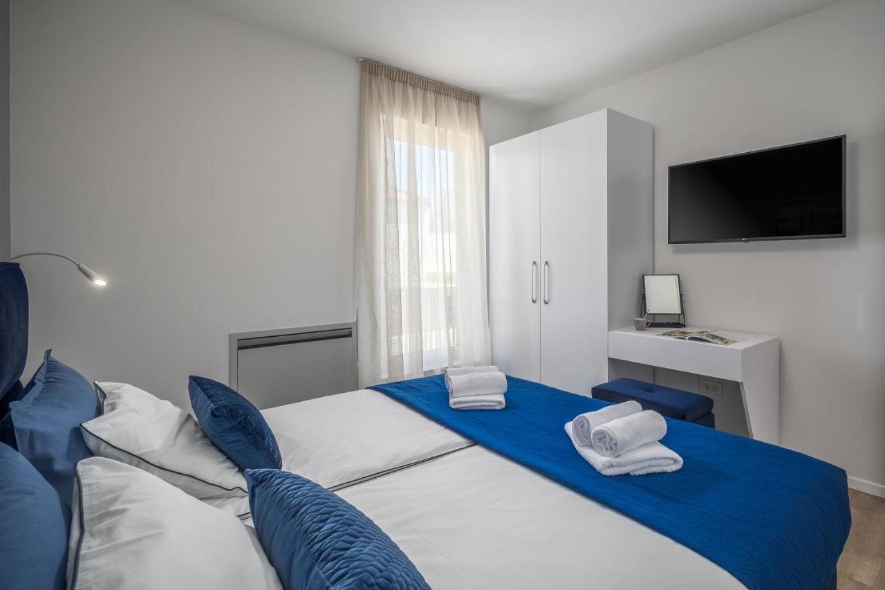 Apartment Nina & Mauro Porec Bagian luar foto