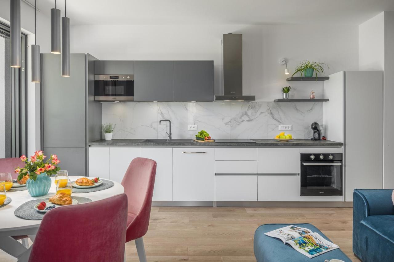 Apartment Nina & Mauro Porec Bagian luar foto